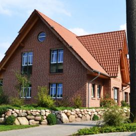 Wohnungs- und Hausbau: Einfamilienhaus mit Hofladen